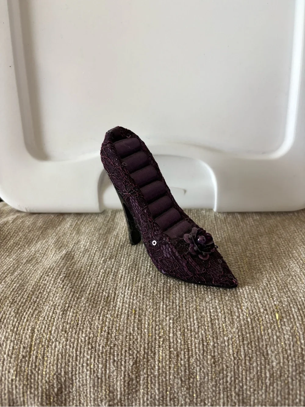 Ring Display, Elegant Purple Lace Shoe